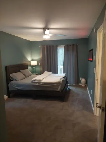 Charming 2-bedroom, 2.5 bathroom house with fireplaces in tranquil Jay with WiFi