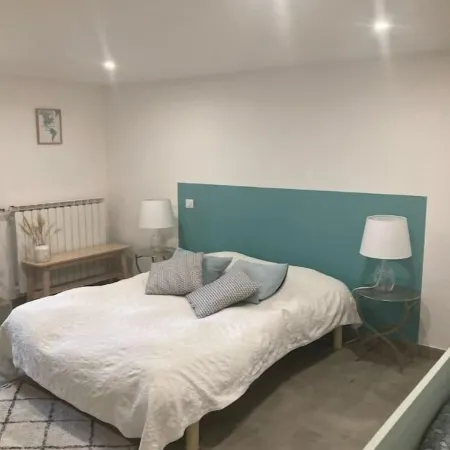 Appartement de Charme Proche des Plages Отели в г. Фронтиньян