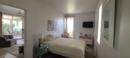 Gated community located in Indian Wells.  Sleeps 4.   Close to all activities. Отели рядом с достопримечательностью «Индиан-Уэллс Теннис Гарден»