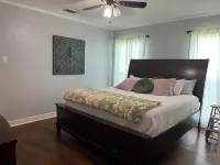 Charming 2-bedroom house with a full remodel in beautiful Denison with WiFi, AC