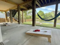 Waterfront Retreat Getaway with Gameroom Firepit Fishing Kayaks Hotels in Dickinson