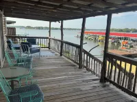 Dockside Cabin- waterfront, kayaking, fishing, swimming