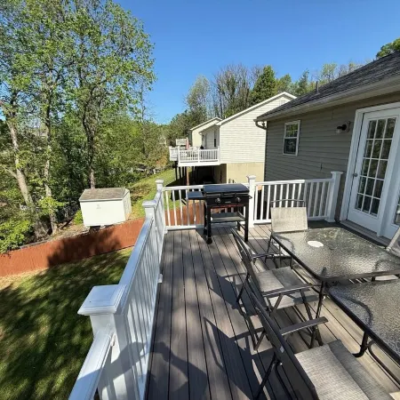 Spacious 5-bedroom house with WiFi, AC in charming Front Royal