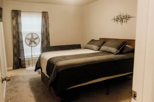 Cozy 2-bedroom condo in heart of Charlotte with AC, WiFi