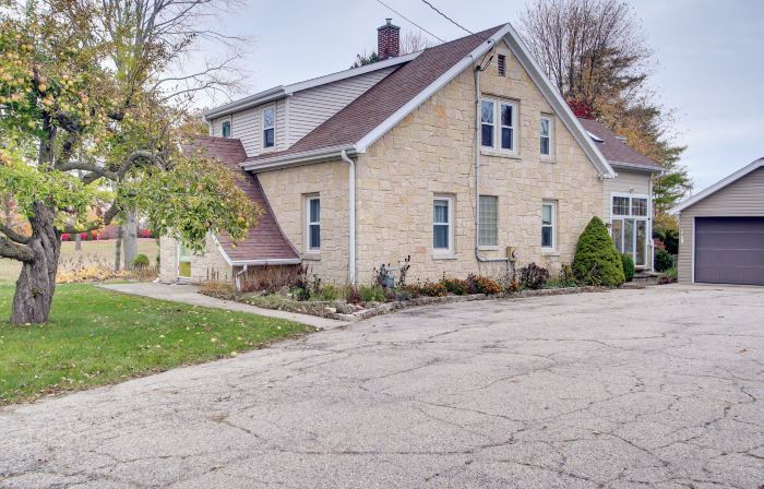 Lakefront Algoma Home w/ Deck, Grill & Fireplace