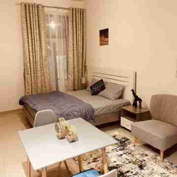 Spacious studio Apartment with Garden Rooms