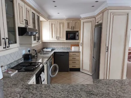 Lovely 2 bedrooms, 2 bathrooms Flat with sea view