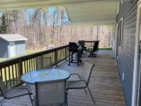 4-bed Cabin- ATV/UTV trail access from the driveway with a bar/covered patio 斯蒂芬森酒店