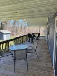 4-bed Cabin- ATV/UTV trail access from the driveway with a bar/covered patio