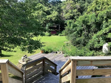 Captn Rolo’s Retreat,Newly remodeled 4 bedroom house in the heart of Buxton Отели рядом с достопримечательностью «Маяк мыса Хаттерас»