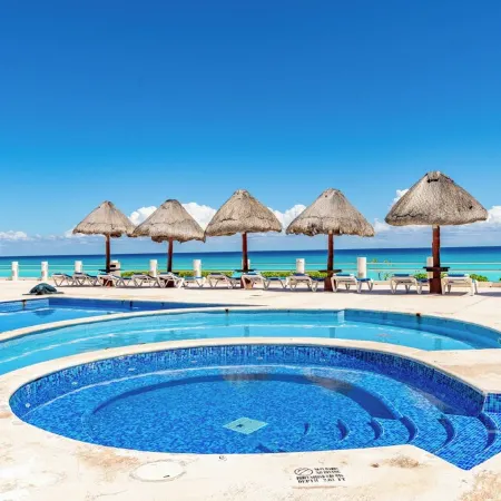 Beachfront 4BR Hotel Zone in Cancun.