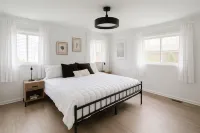 3-bedroom pet friendly home in Madison walking distance to beach & winery