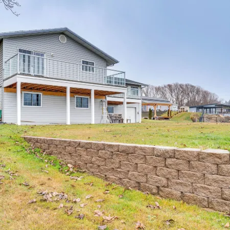 East Wenatchee Home ~ 2 Mi to Columbia River!