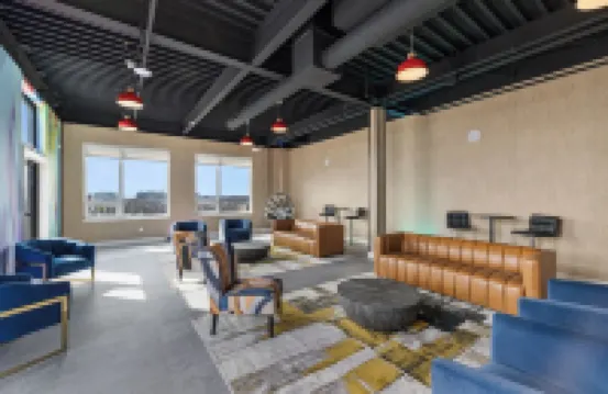 Cozy 1 King BR, Gym, Free Parking, 8mins Train