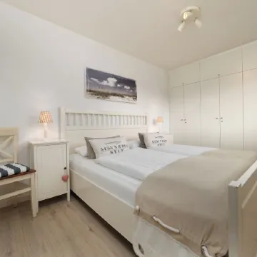 Very close to the beach, central, very well-kept and inviting, WLAN, parking space