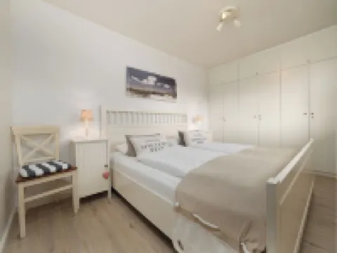 Very close to the beach, central, very well-kept and inviting, WLAN, parking space