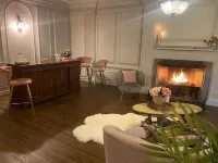 Large Boutique house set in own grounds