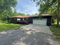 Dockside Retreat on the Canal on Lake Bemidji- 4BR, 3BA-Hot Tub-Fireplace! Hotels in Bemidji