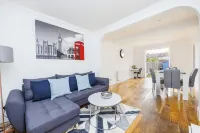 Newly Launched 2 Bed Home ~ Dagenham ~London with Free Wifi &Off -Street Parking Hotels near Chadwell Heath