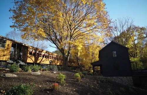 The Creek House: A Creekside Retreat with Hot Tub and Electric Bikes