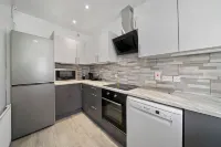 Stylish Modern 3 Bedroom Home in London with a Garden Các khách sạn ở Thornton Heath