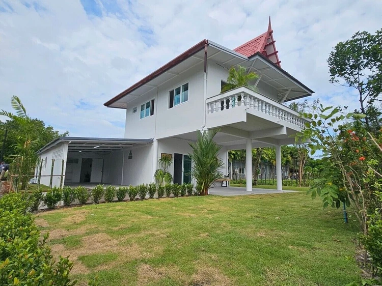 รูปภาพของWelcome to the Greenery Home Phuket @Soi Ta iad, Comfy House on Green Lawn