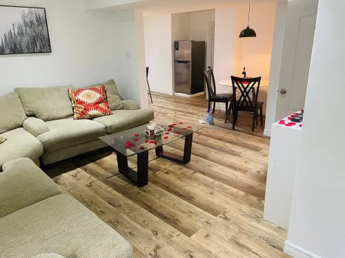 Beautiful 3 Bedroom Basement Apartment Hotels in Angus