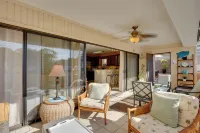 Centrally Located Kailua-Kona Condo w/ Lanai!