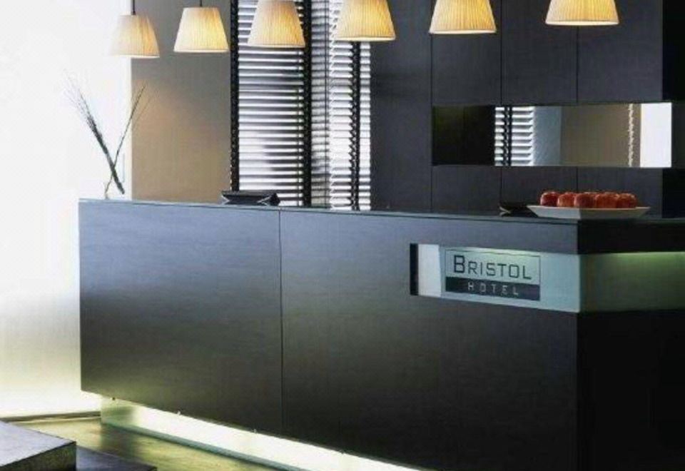 Bristol Hotel 테라스 이미지
