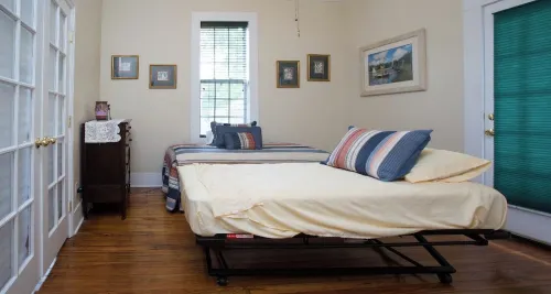 SVR00235 Only 3 blocks from Forsyth Park, free parking, walkable everywhere