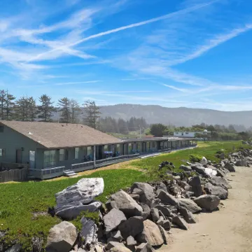 Crescent Beach Motel
