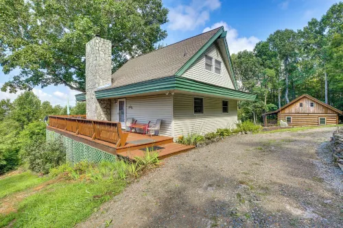 Deck, Fire Pit, Games: Family Escape Near Boone Hotels in Cove Creek