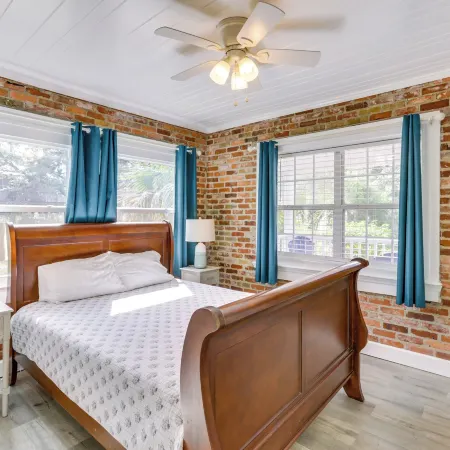 2 Mi to Mashes Sands Beach: Quiet Home w/ Dock!