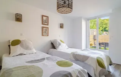 Le Cozy Maupas. Peaceful Normand stone house with a garden. Hotels near The Poëslerie Museum and the House of the Lacemaker