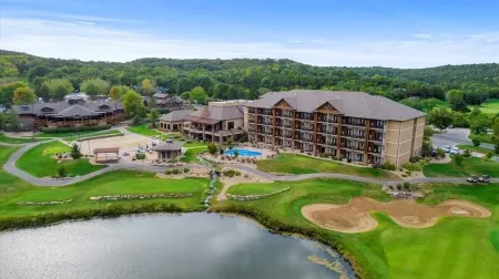 Enjoy views of Old Kinderhook 14th green, in 4 bedroom king bed - 6 bath home