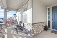 Spacious Commerce City Home: 16 Mi to Denver!