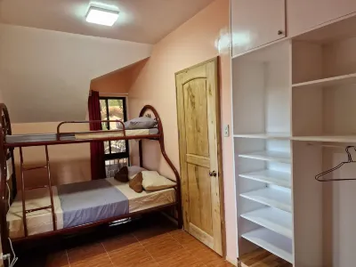 3 Bedrooms 2 storey House! Hotel a 