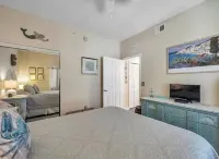 Waterfront quiet condo w Pool by Madeira Beach
