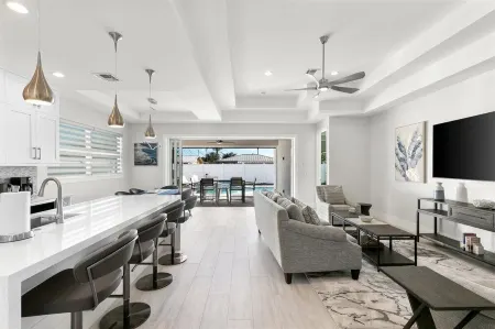 Brand New Luxury Pool & Spa Home Near Beach!