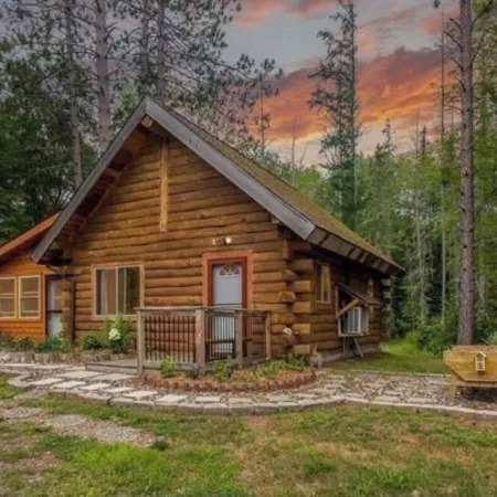 Adorable Northwoods cabin