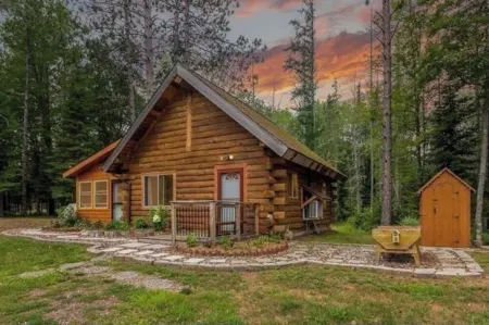 Adorable Northwoods cabin