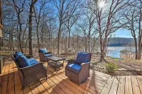 Cozy Beaver Lake Cabin w/ Waterfront View & Kayaks - 3-Star