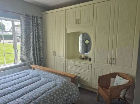 Tranquil Cottage Retreat in Kells, Leitrim Отели в г. Мунисипал Дистрикт оф Баллиджеймсдафф