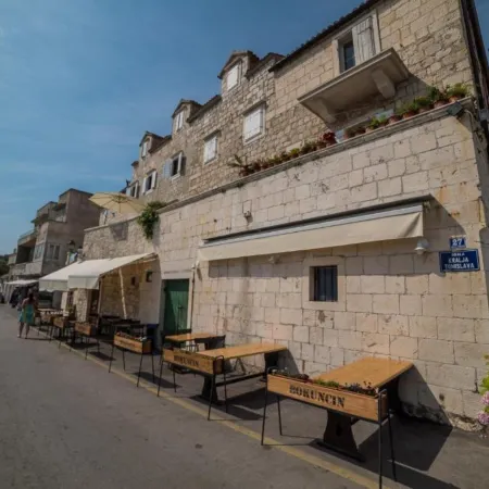Stone House Seaside Retreat on Brač Island Ξενοδοχεία στην πόλη Sutivan