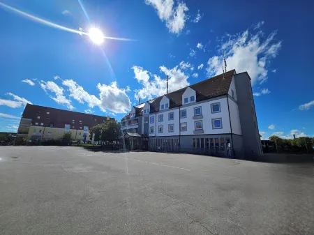 Hotel Krone Отели в г. Меринг