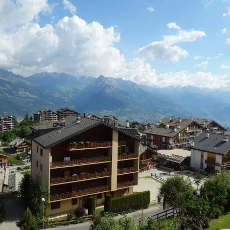 Flat in Nendaz with Ski-In/Ski-Out Access