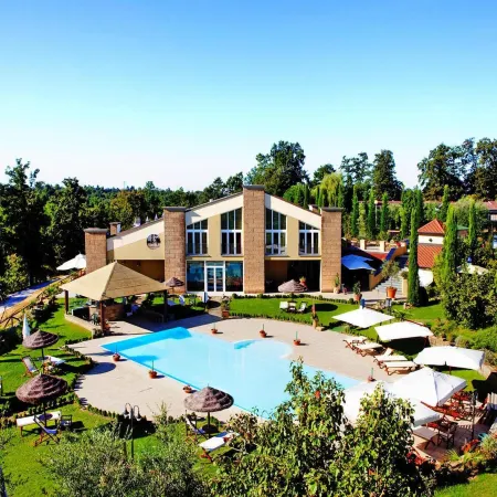 Apartment in Vinci with Pool & Wellness