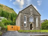 Chapel in Snowdonia with Hot Tub & Games Room