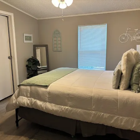 Neeley"s Country Suite