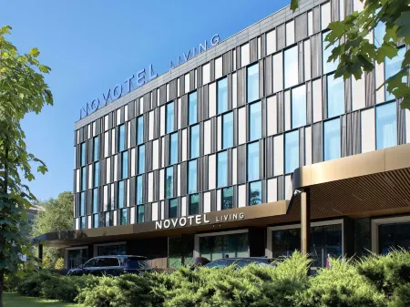 Novotel Living Almaty Jetisu Отели рядом с достопримечательностью «Арбат»